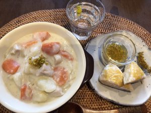 【野草料理】セイタカアワダチソウのシチューとスコーン＆はちみつジャム