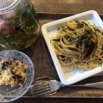【野草料理】春の新芽のペペロンチーノと新芽たっぷりのハーブティ