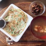 【野草料理】ノビルと納豆のチヂミと落ち葉であったまる甘酒スープ