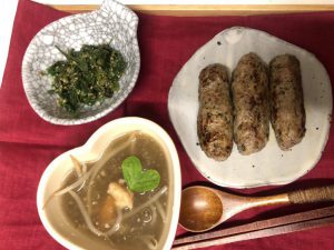 【野草料理】野草ソーセージと菜花と野草の胡麻和え！生姜酵母のトロトロスープ